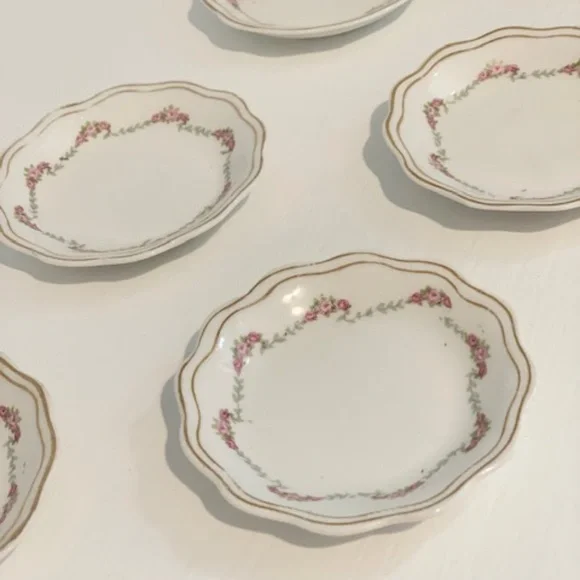 Mini antique, floral china plates - Picture 3 of 6